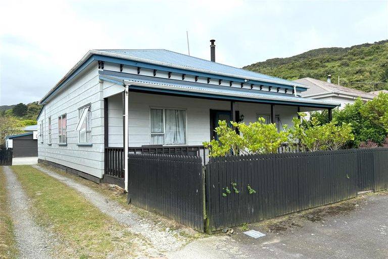 Photo of property in 33 Murray Street, Greymouth, 7805