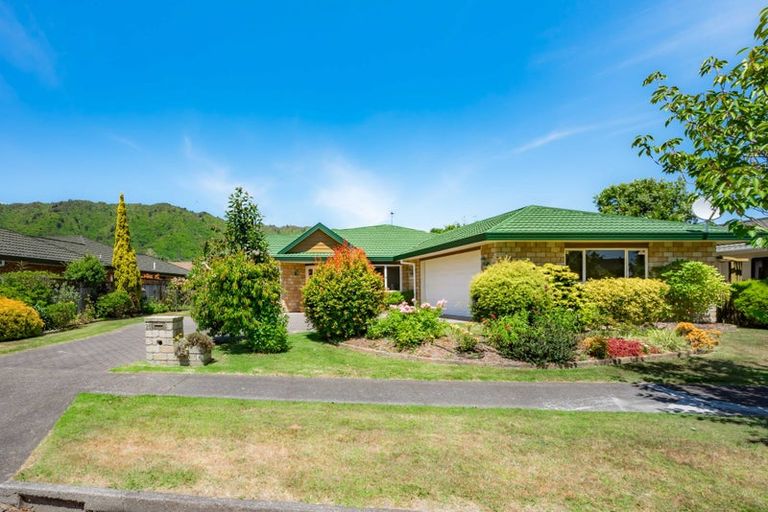 Photo of property in 25 Awanui Drive, Waikanae, 5036