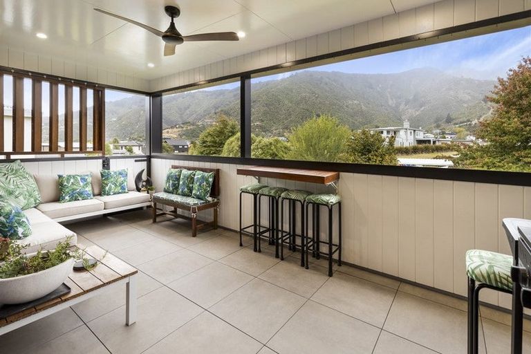 Photo of property in 15 Beach Road, Waikawa, Picton, 7220