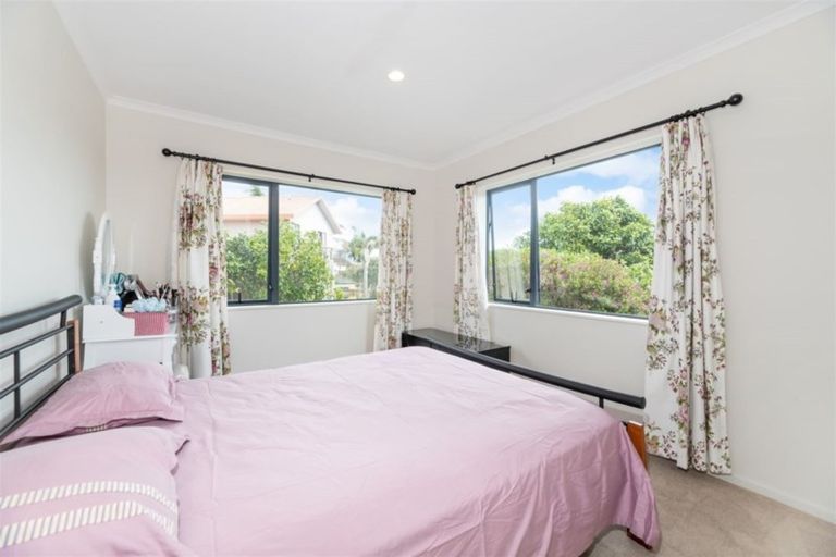 Photo of property in 10 Roy Maloney Drive, Henderson, Auckland, 0612