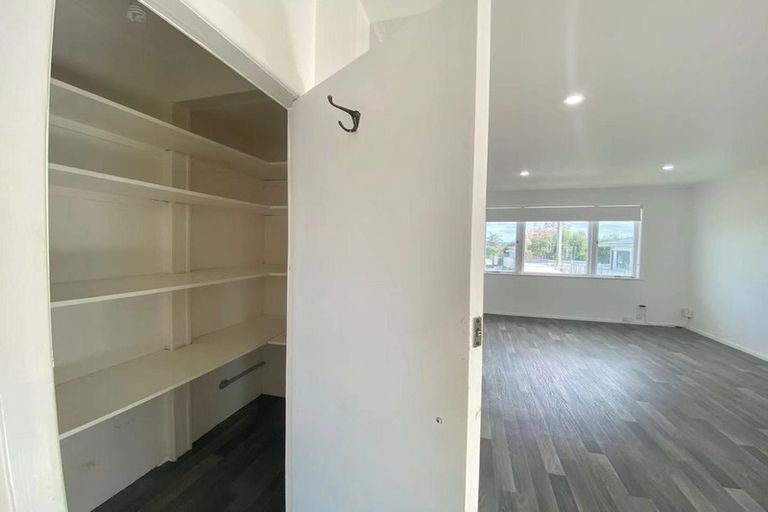 Photo of property in 5 Marlene Avenue, Te Atatu South, Auckland, 0610