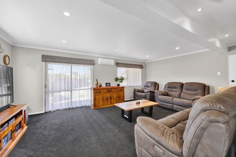 Photo of property in 9 County Drive, Hawera, 4610