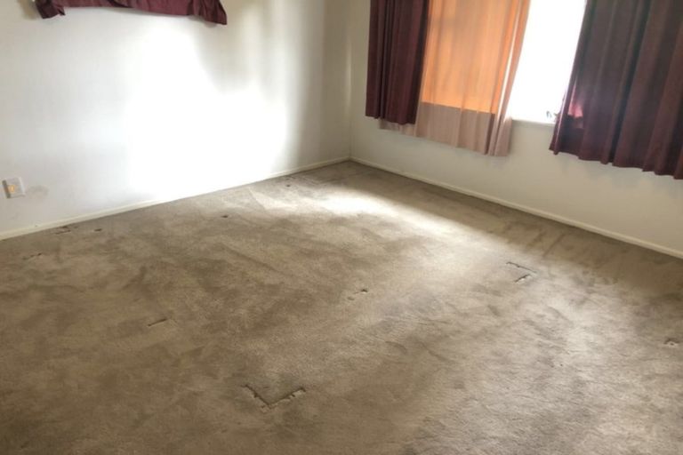 Photo of property in 100 Gossamer Drive, Pakuranga Heights, Auckland, 2010