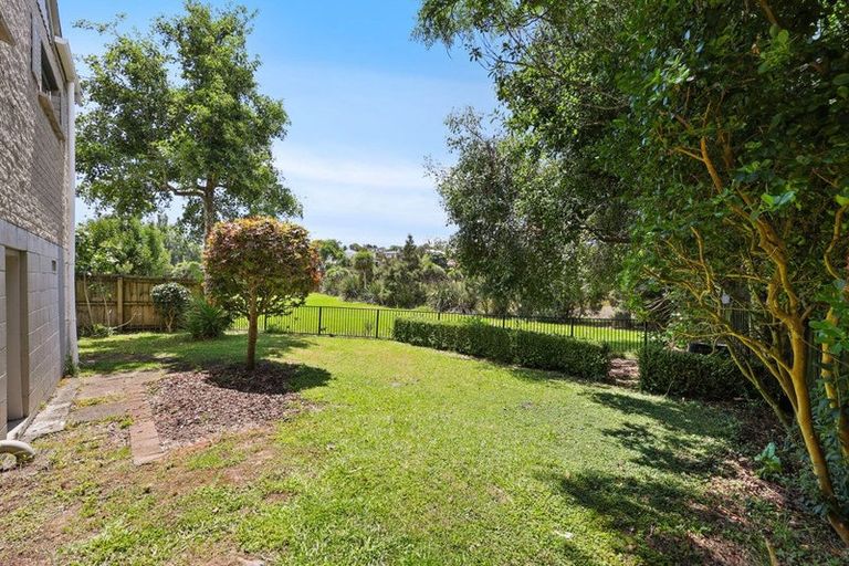 Photo of property in 2/30 Curacao Place, Half Moon Bay, Auckland, 2012