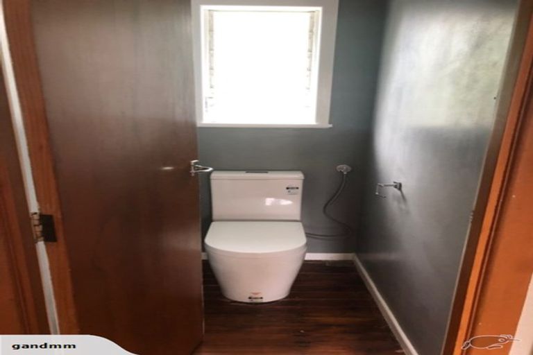 Photo of property in 90 Gloria Avenue, Te Atatu Peninsula, Auckland, 0610