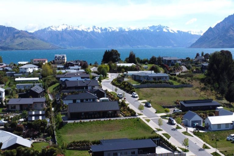 Photo of property in 13 Sarges Way, Lake Hawea, 9382