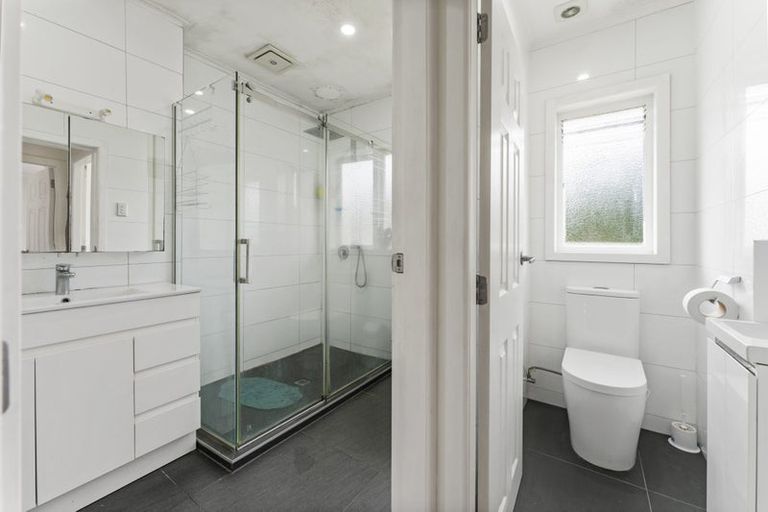 Photo of property in 107 Taylor Road, Mangere Bridge, Auckland, 2022