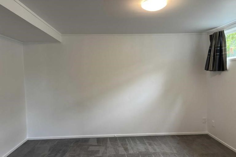 Photo of property in 20 Tawhana Crescent, Red Beach, 0932