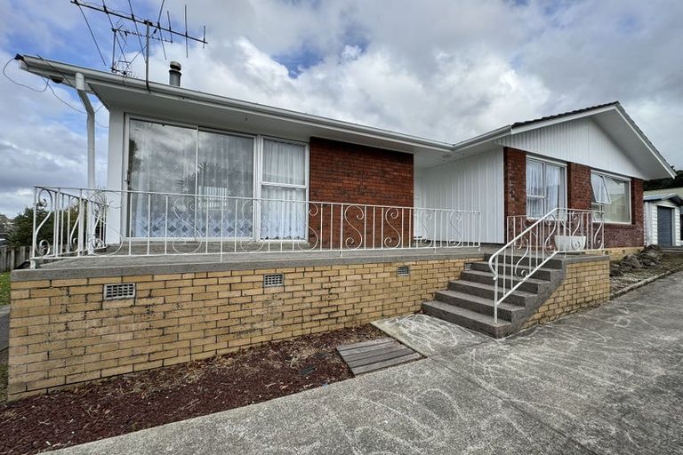 Photo of property in 2/56 Cockayne Crescent, Sunnynook, Auckland, 0620
