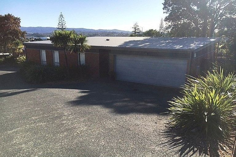 Photo of property in 32 Norcross Avenue, Henderson, Auckland, 0612