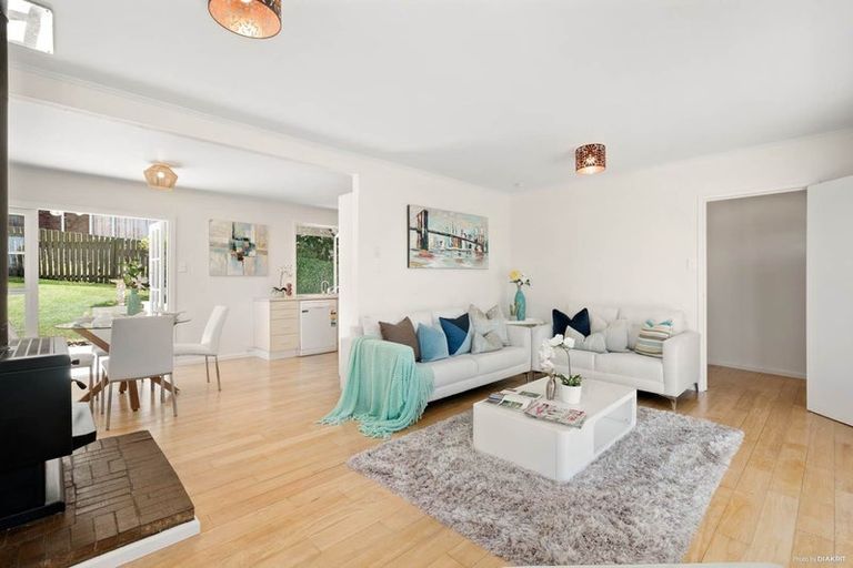 Photo of property in 18 Kerria Place, Sunnynook, Auckland, 0620