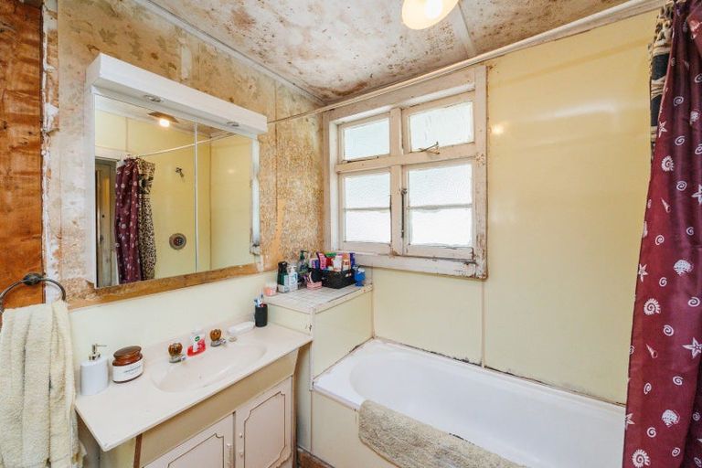 Photo of property in 1 Farmer Street, Sanson, 4817