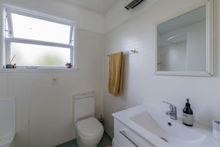 Photo of property in 81 Queenwood Road, Levin, 5510