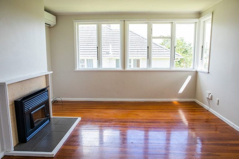 Photo of property in 51 Hillary Crescent, Belmont, Auckland, 0622
