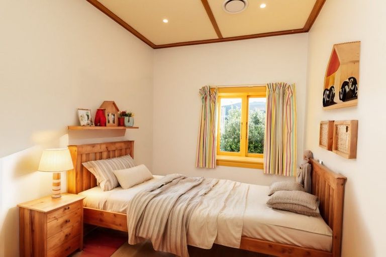 Photo of property in 12 Veronica Street, Brooklyn, Wellington, 6021