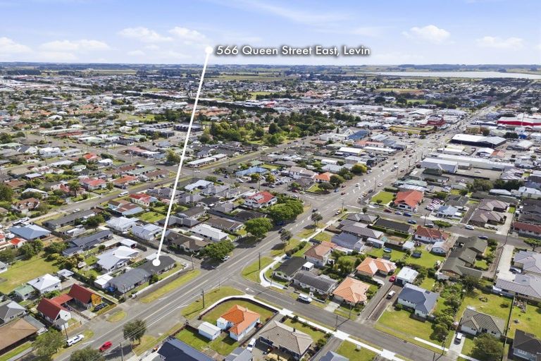 Photo of property in 556 Queen Street East, Levin, 5510