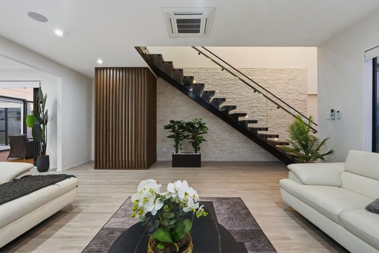 Photo of property in 7d Babich Road, Henderson Valley, Auckland, 0614