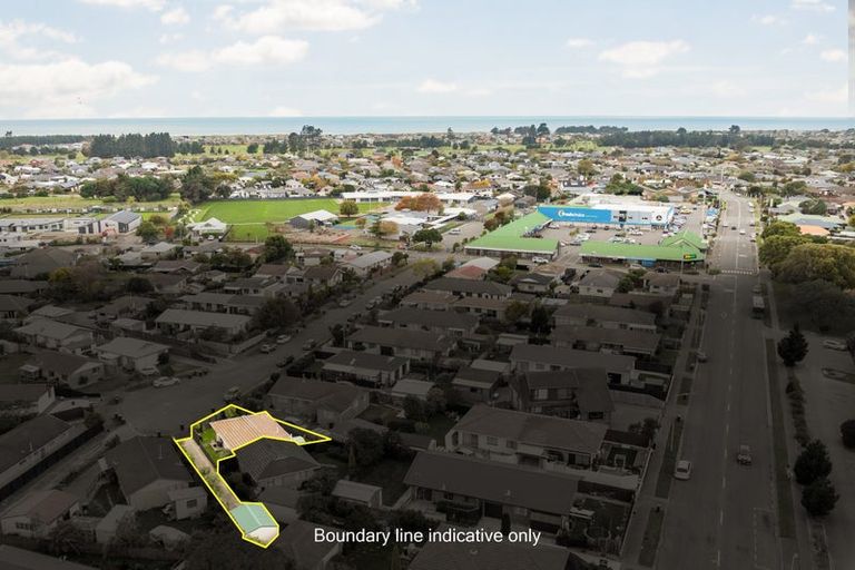 Photo of property in 1/17 Tamarisk Place, Parklands, Christchurch, 8083