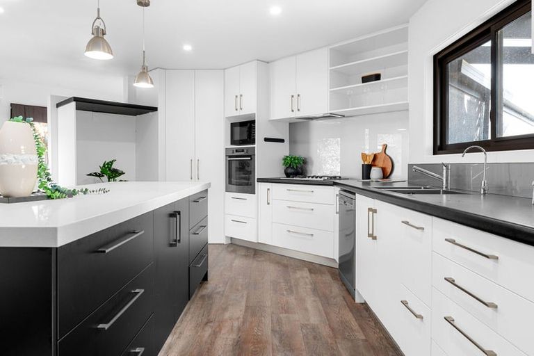 Photo of property in 10 Strata View, Western Heights, Hamilton, 3200