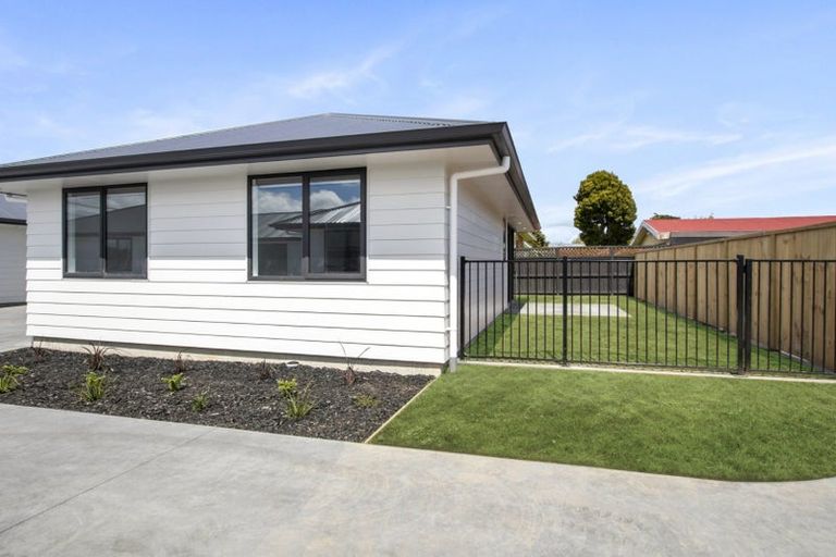Photo of property in 2/16 Betley Crescent, Fairview Downs, Hamilton, 3214