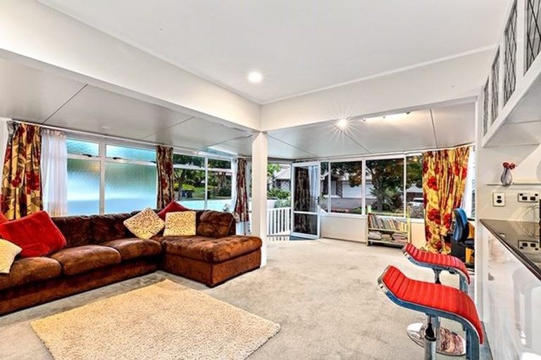 Photo of property in 2/16 Bluefin Way, West Harbour, Auckland, 0618