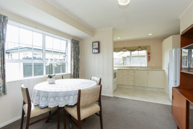 Photo of property in 2/102 Terrace Road, Parkvale, Hastings, 4122