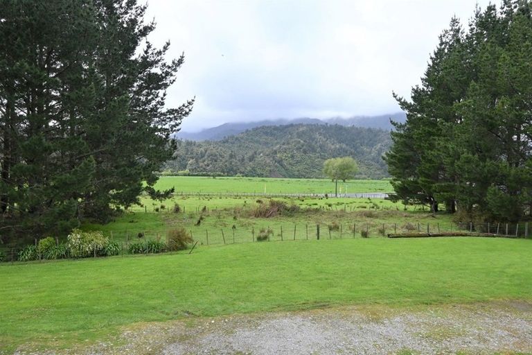 Photo of property in 6 Gladstone Street, Westport, 7825