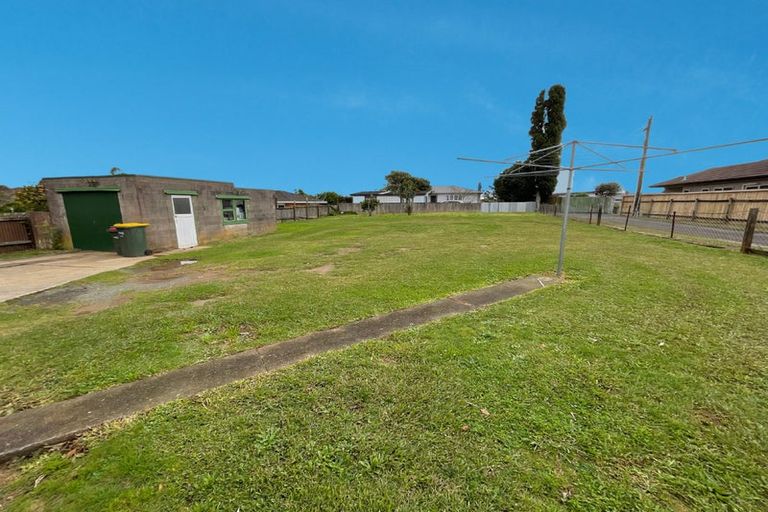 Photo of property in 222 Te Atatu Road, Te Atatu South, Auckland, 0610