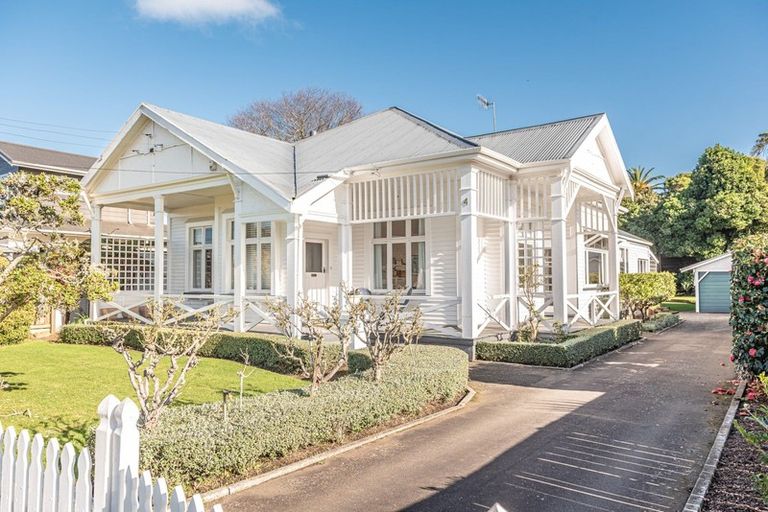 Photo of property in 4 Saint Leonard Street, Saint Johns Hill, Whanganui, 4501