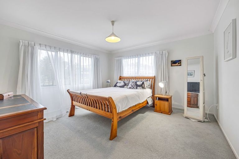 Photo of property in 19 Belleaire Court, West Harbour, Auckland, 0618