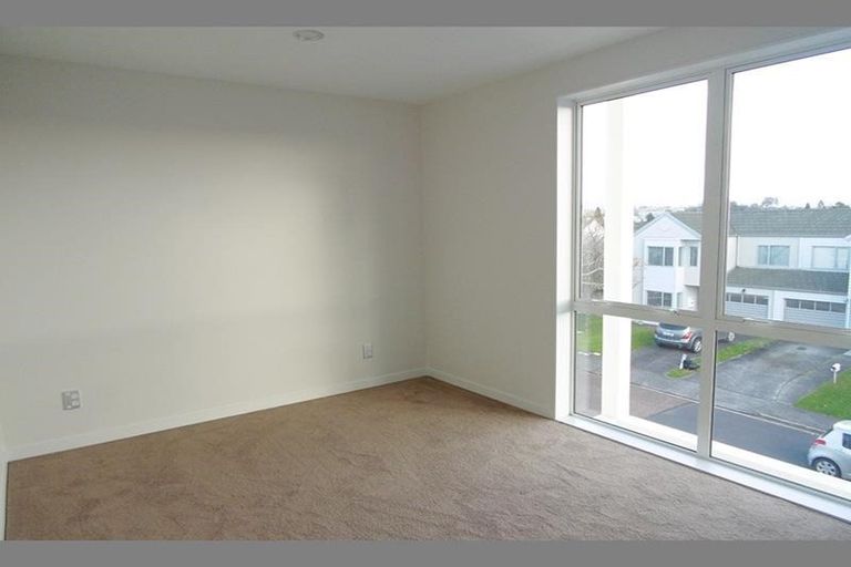 Photo of property in 28 Stephen Avenue, Henderson, Auckland, 0610