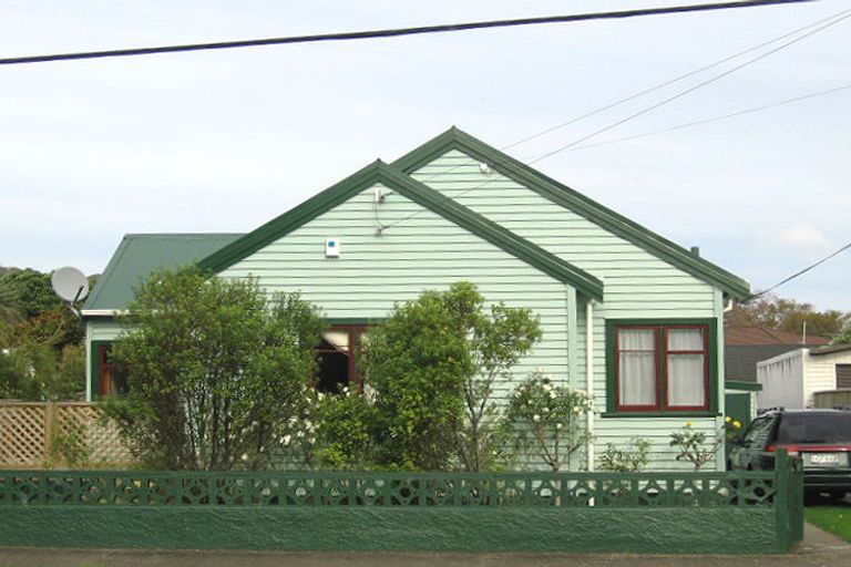 Photo of property in 3 Garden Road, Avalon, Lower Hutt, 5011