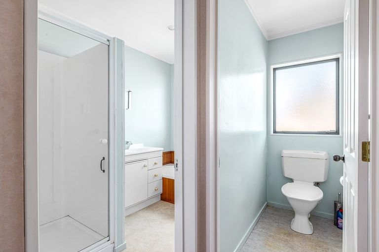 Photo of property in 19 Sturges Road, Henderson, Auckland, 0612