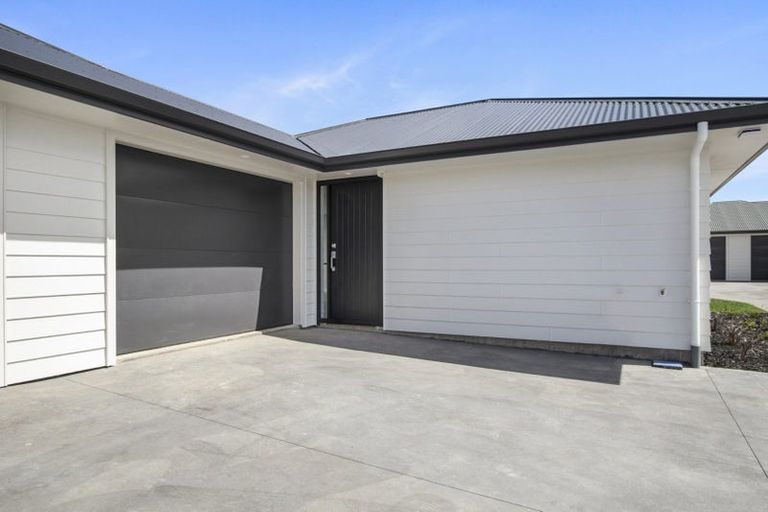 Photo of property in 2/16 Betley Crescent, Fairview Downs, Hamilton, 3214