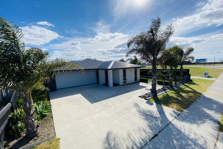 Photo of property in 120 The Boulevard, Papamoa Beach, Papamoa, 3118