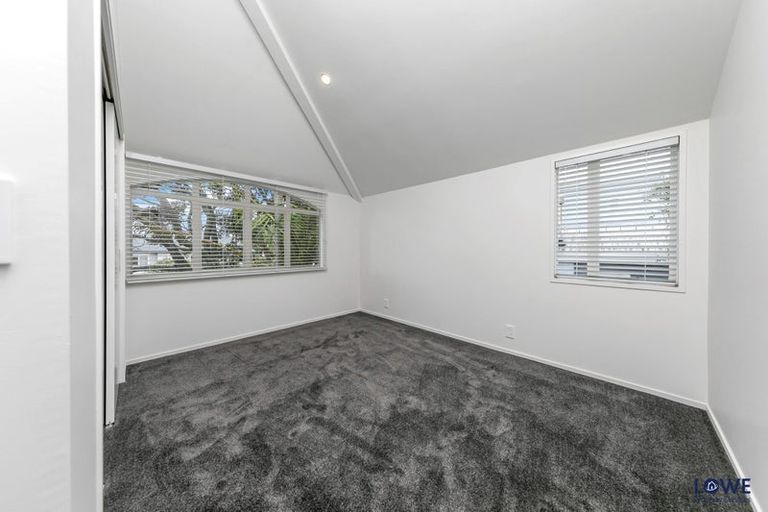 Photo of property in 1/2 Hauraki Road, Hauraki, Auckland, 0622