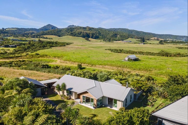 Photo of property in 5a Tui Grove, Oakura, 4314