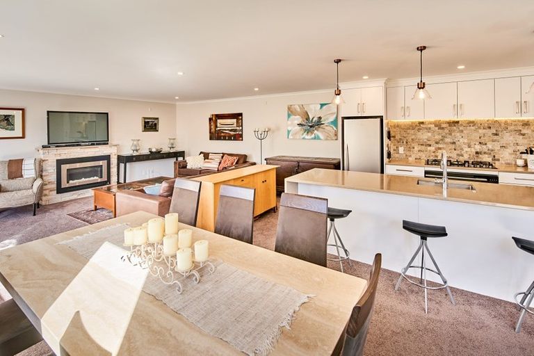 Photo of property in 14 Latimer Way, Petone, Lower Hutt, 5012