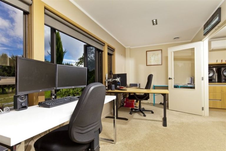 Photo of property in 132 Taupaki Road, Taupaki, Henderson, 0782