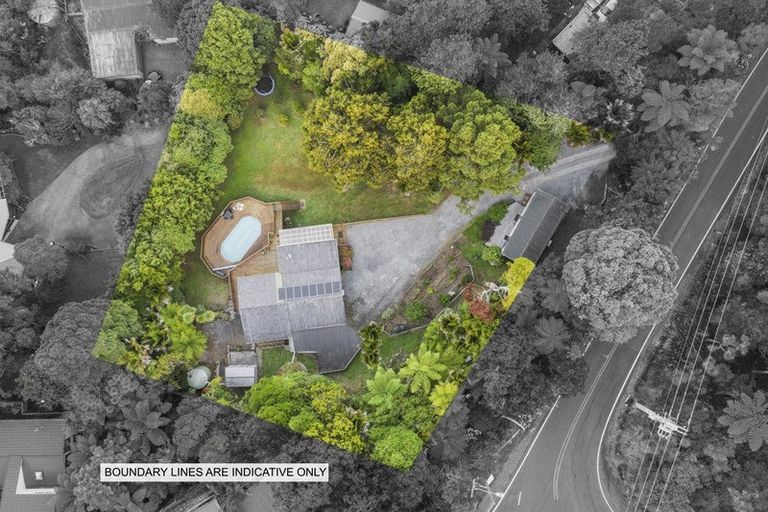 Photo of property in 903 West Coast Road, Waiatarua, Auckland, 0604