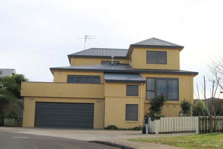 Photo of property in 28 Hollinger Place, Nawton, Hamilton, 3200