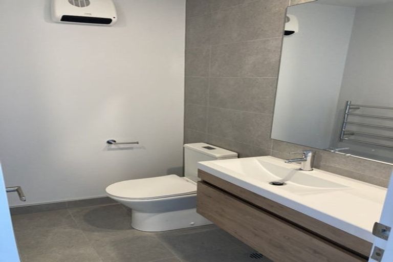 Photo of property in 4/8 New Brighton Road, Shirley, Christchurch, 8061