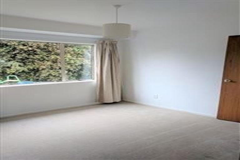 Photo of property in 2/2 East Coast Road, Milford, Auckland, 0620