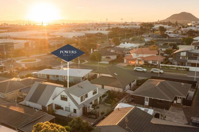 Photo of property in 2/563 Maunganui Road, Mount Maunganui, 3116