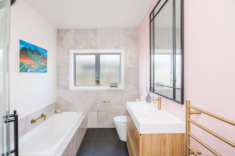 Photo of property in 11a Belvedere Crescent, Takaro, Palmerston North, 4412