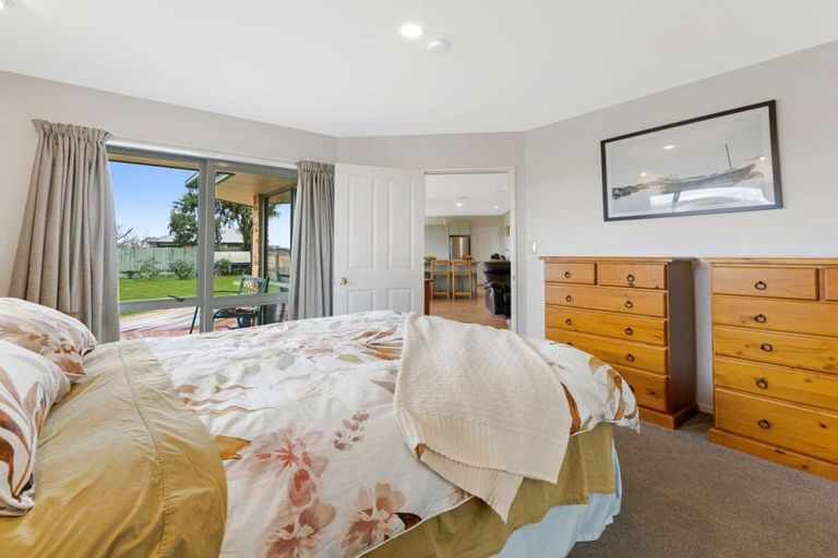 Photo of property in 34 Kiwi Avenue, Waikuku Beach, 7473