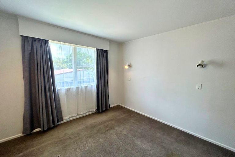Photo of property in 2/5 Gazelle Avenue, Beach Haven, Auckland, 0626