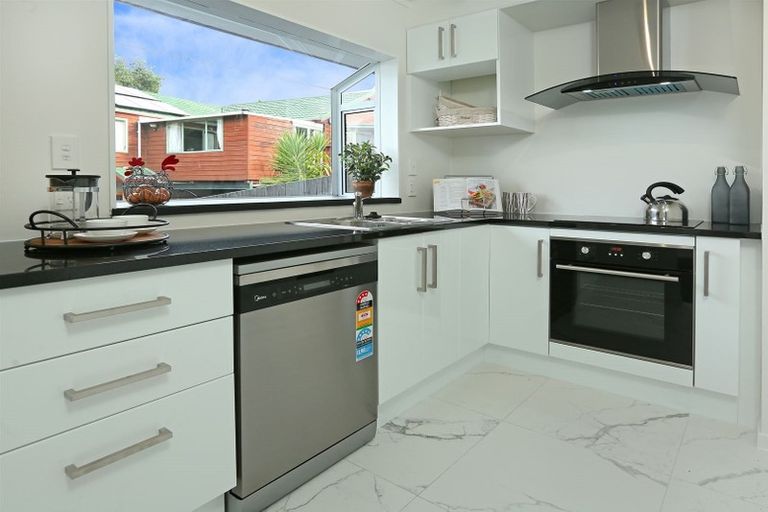 Photo of property in 1/37 Rhinevale Close, Henderson, Auckland, 0612