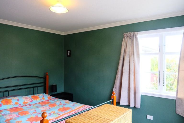 Photo of property in 9 Bell Street, Tawa, Wellington, 5028