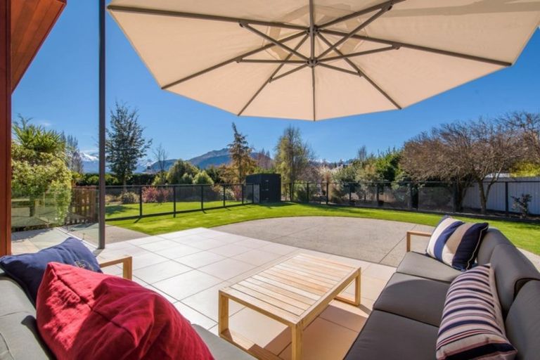 Photo of property in 16 Waimana Place, Wanaka, 9305